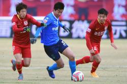 华体会官网-黄海球员全力拼搏，成功取得比赛胜利