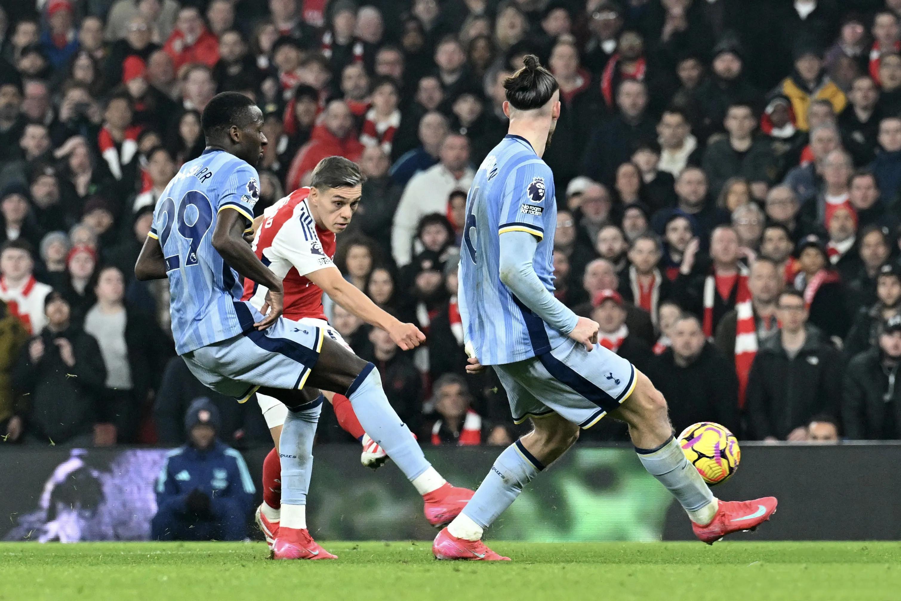 托特纳姆热刺前锋连续进球,球队信心大涨迎战强敌 托特纳姆热刺前锋连续进球,球队信心大涨迎战强敌