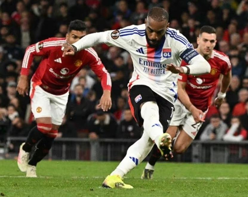 曼联客场战胜亚特兰大，实现惊险逆转