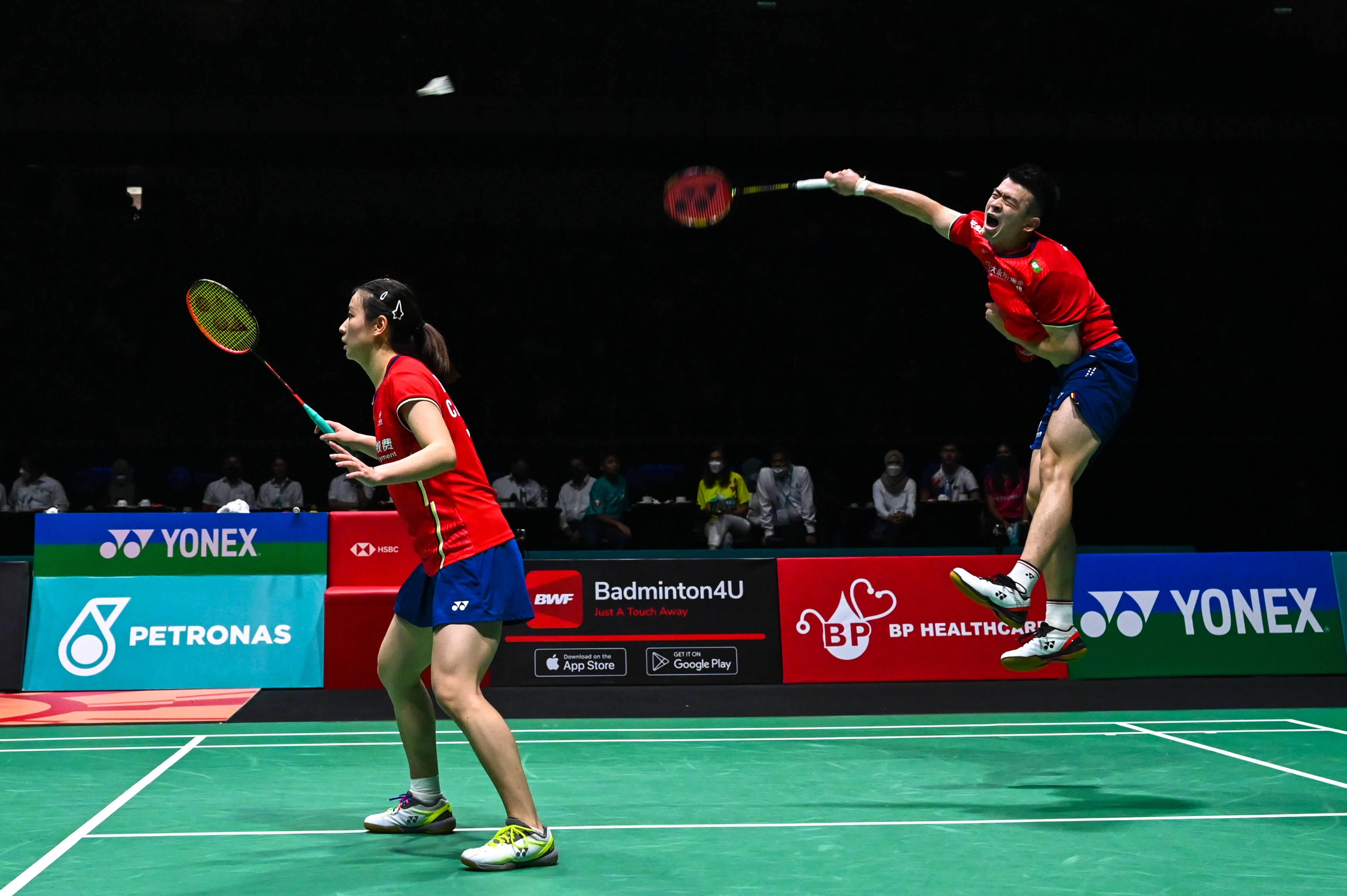 日本羽毛球队横扫马来西亚羽毛球队，安赛龙统治全场