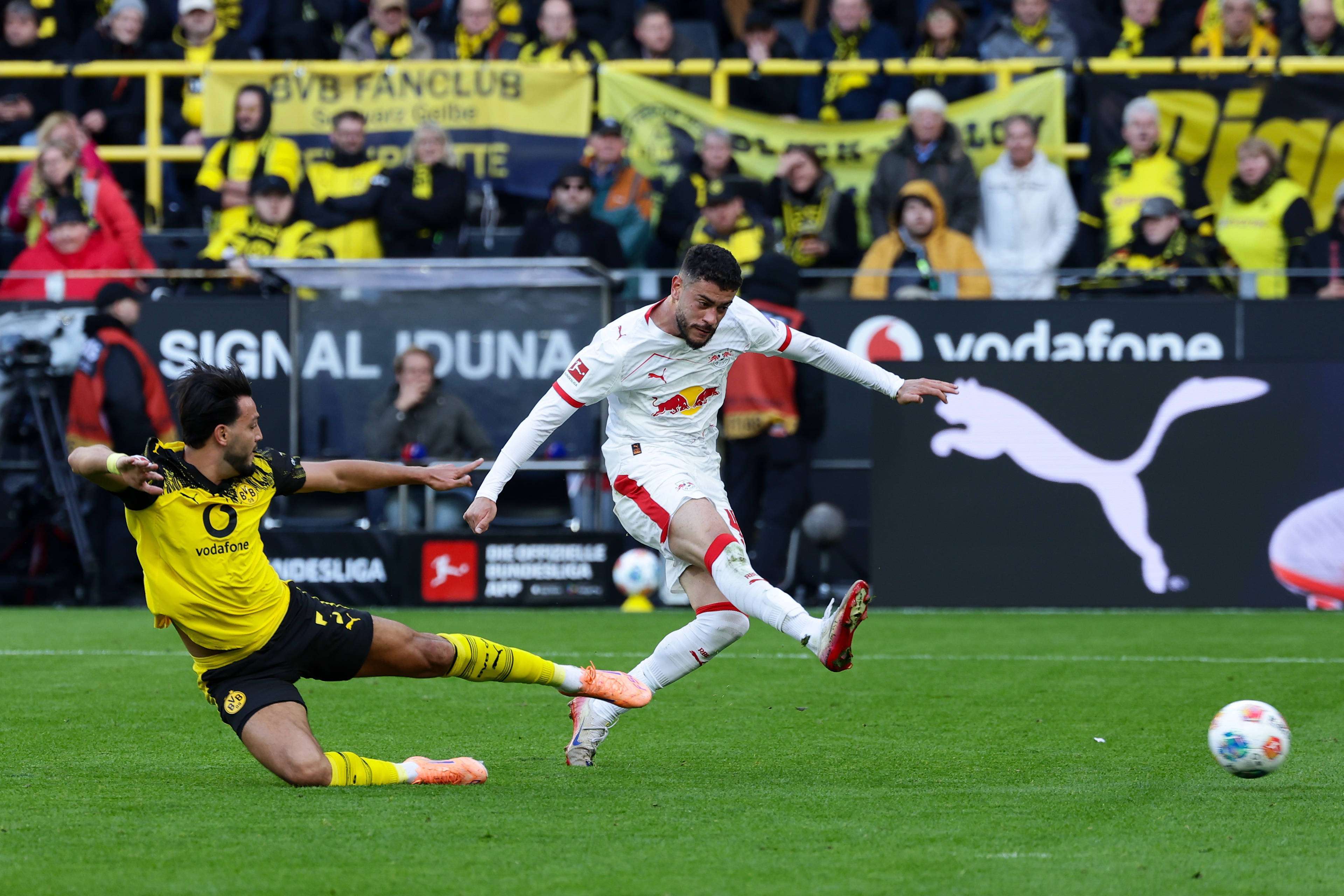 联赛中球队表现出色，取得连胜