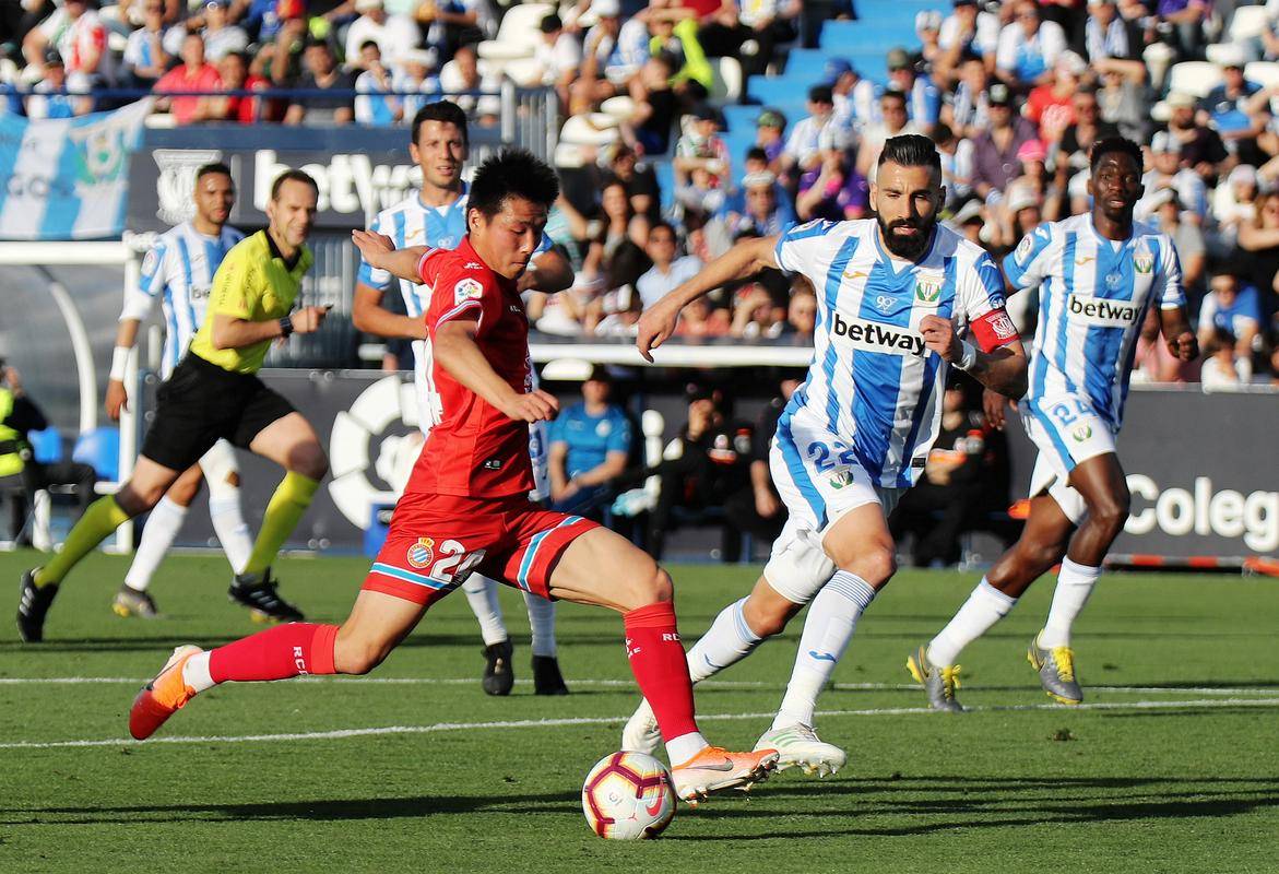 热门球队在国际足球盛会迎战对手 热门球队在国际足球盛会迎战对手